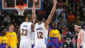 Lakers Mengalahkan Warriors di Pertandingan Hari Natal Yang Sengit