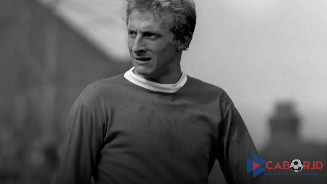 Legenda Manchester United Denis Law Meninggal Dunia di Usia 84 Tahun