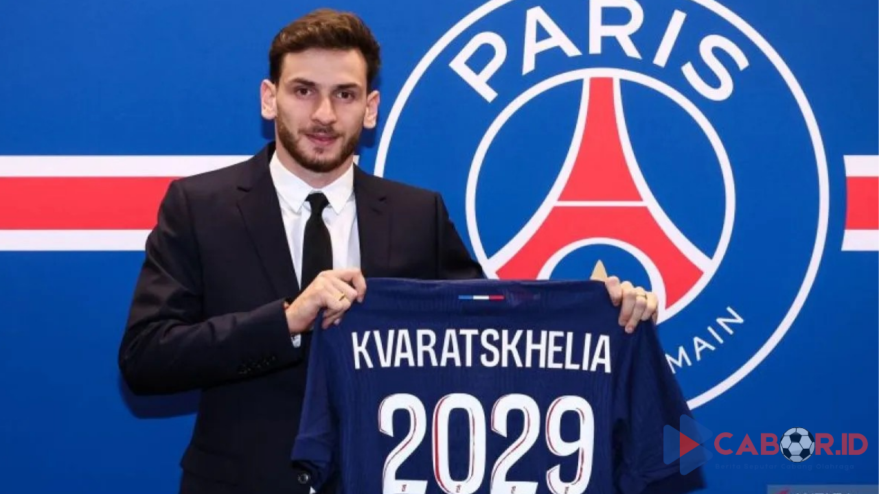 Khvicha Kvaratskhelia Resmi Memperkuat Paris Saint-Germain